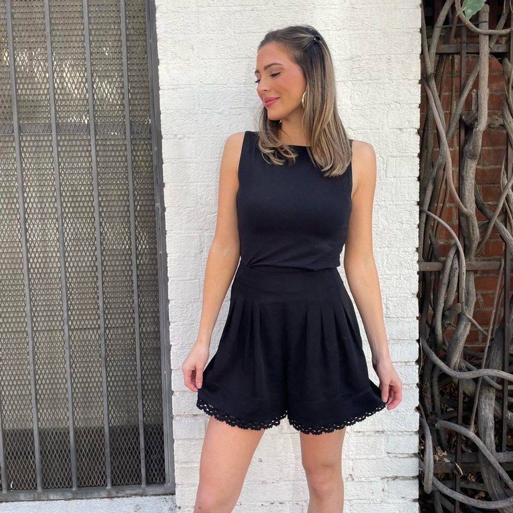 Zara classy Black high waist scalloped hem shorts sz s